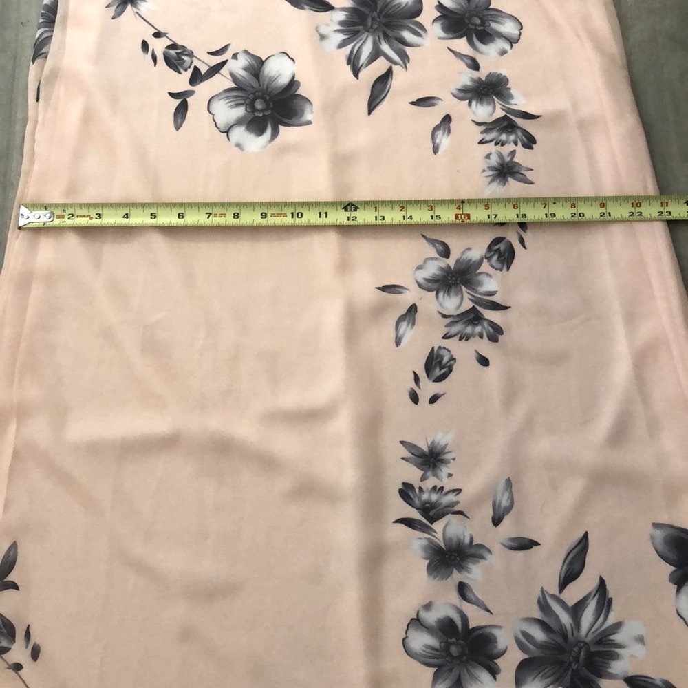 Beautiful chiffon pale pink w/ black& gray flowers - Picture 6 of 7